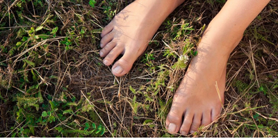 Camminare scalzi fa bene