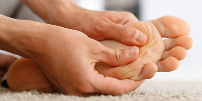 Iperpronazione e dolore alla pianta del piede: cause e rimedi per il sollievo dal dolore